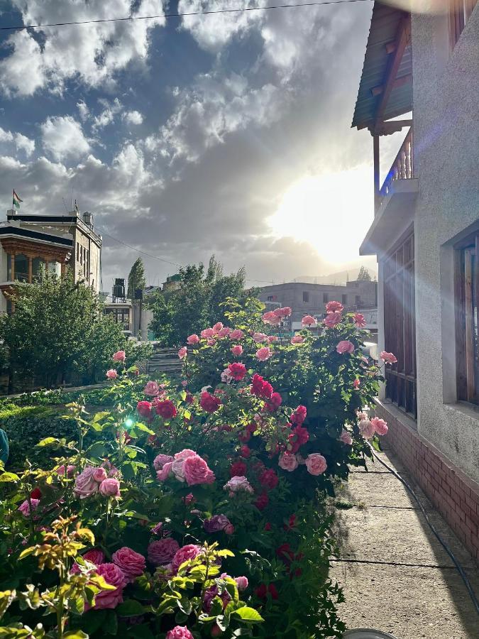 ホテル Chakzot Garden House レー エクステリア 写真